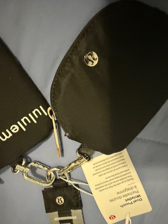 Lululemon Dual Pouch Wristlet – Black with Logo Strap – New with Tags - Picture 3 of 4